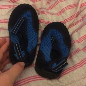 The Children’s Place water shoes